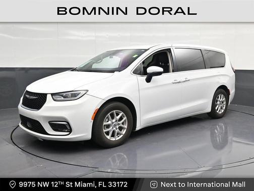 Bright White Clearcoat 2023 Chrysler Pacifica Touring-L