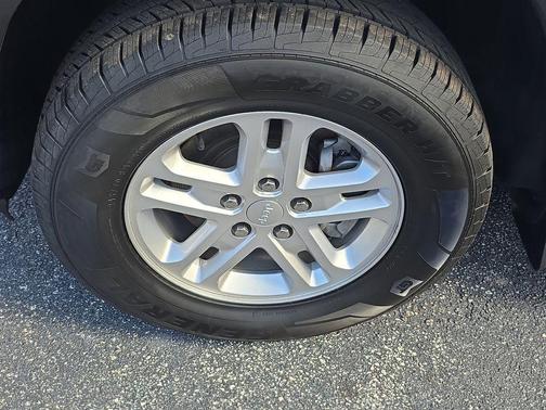 2022 Jeep Grand Cherokee Laredo