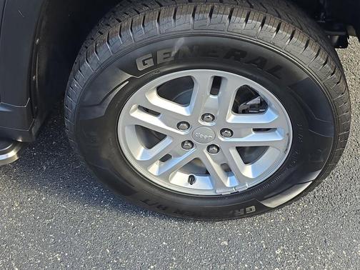 2022 Jeep Grand Cherokee Laredo