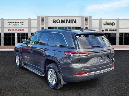 2022 Jeep Grand Cherokee Laredo