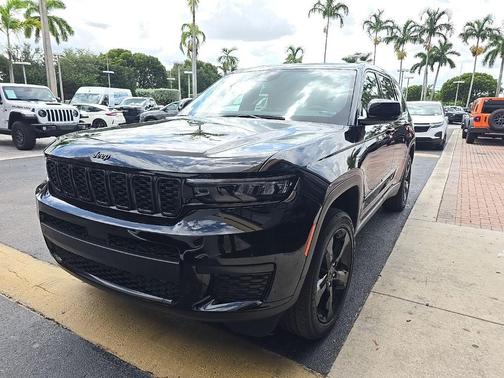 2023 Jeep Grand Cherokee L Laredo