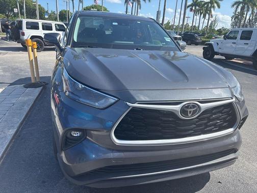 2021 Toyota Highlander LE
