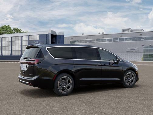 Diamond 2027 Chrysler Pacifica LIMITED