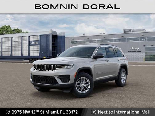 Silver Zynith 2026 Jeep Grand Cherokee Laredo