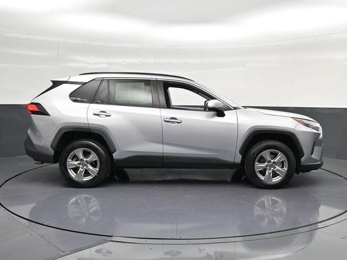 Silver Sky Metallic 2022 Toyota RAV4 XLE
