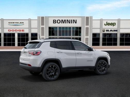 Bright White Clearcoat 2026 Jeep Compass Latitude