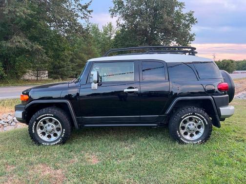 2013 Toyota FJ Cruiser Base