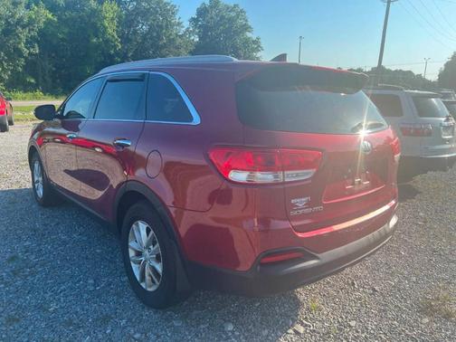 Red 2016 Kia Sorento LX