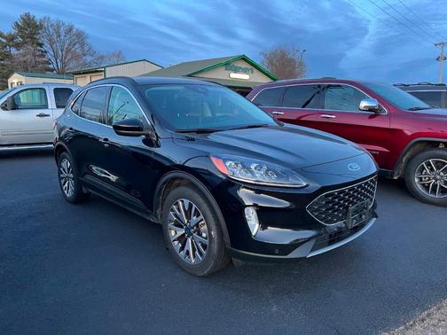 2022 Ford Escape Titanium