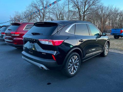 2022 Ford Escape Titanium