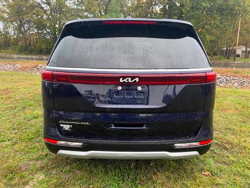 2022 Kia Carnival LX
