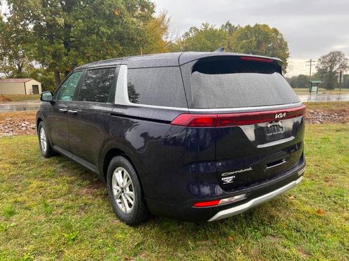 2022 Kia Carnival LX