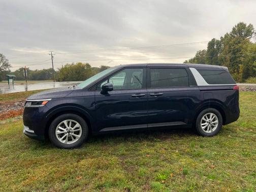 2022 Kia Carnival LX