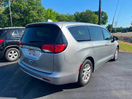 Silver 2017 Chrysler Pacifica Touring