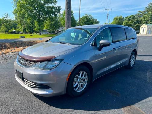 Silver 2017 Chrysler Pacifica Touring