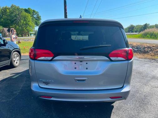 Silver 2017 Chrysler Pacifica Touring