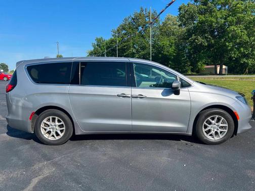 Silver 2017 Chrysler Pacifica Touring