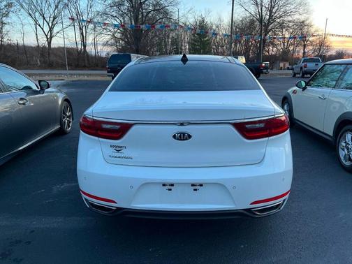 2018 Kia Cadenza Premium
