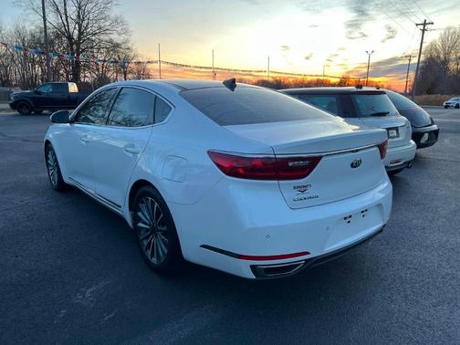 2018 Kia Cadenza Premium