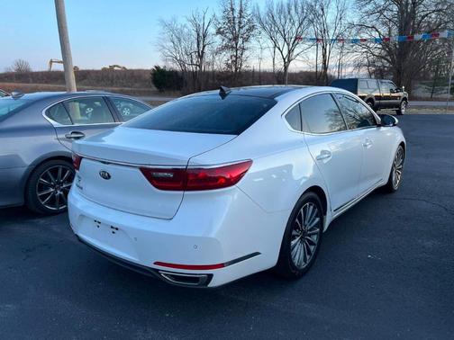 2018 Kia Cadenza Premium