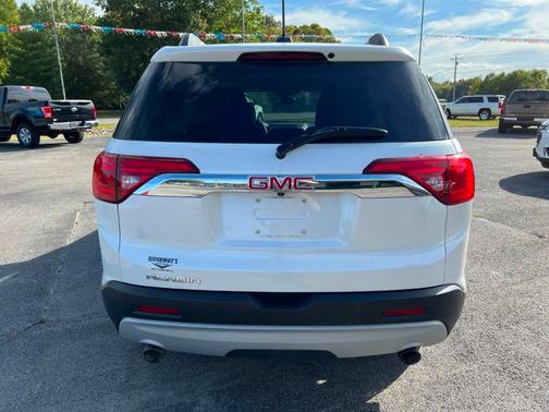 White 2017 GMC Acadia SLT-1
