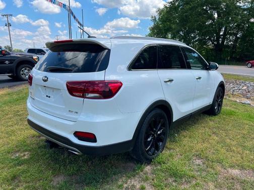 White 2020 Kia Sorento EX V6