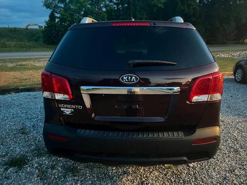 Maroon 2011 Kia Sorento Base