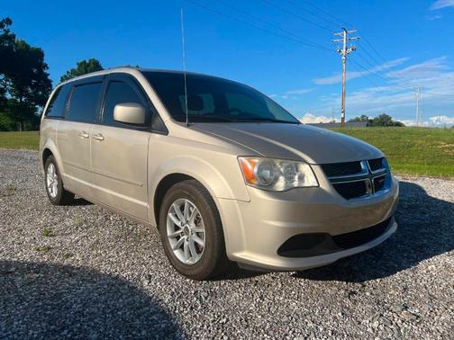 Tan 2014 Dodge Grand Caravan SXT