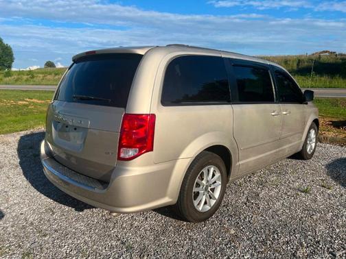 Tan 2014 Dodge Grand Caravan SXT