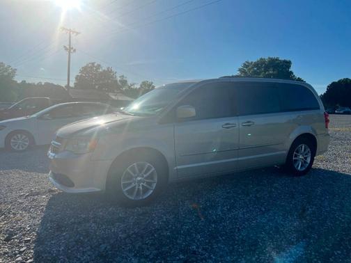 Tan 2014 Dodge Grand Caravan SXT