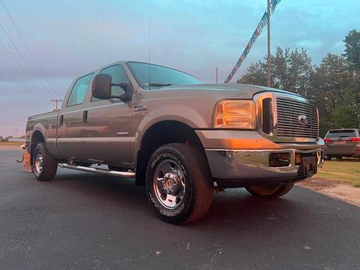 Beige 2006 Ford F-250 XLT