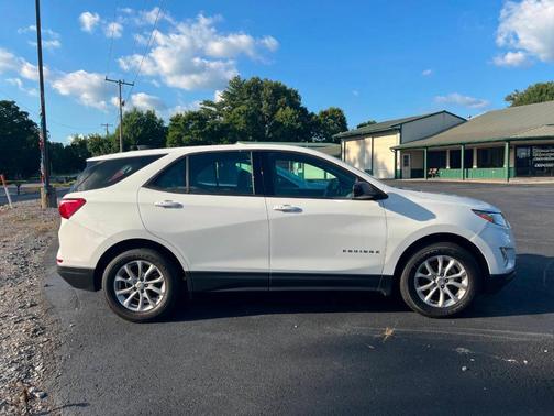 White 2018 Chevrolet Equinox LS
