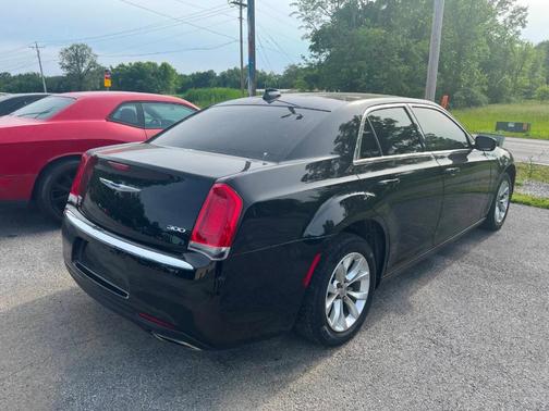 2018 Chrysler 300 Touring
