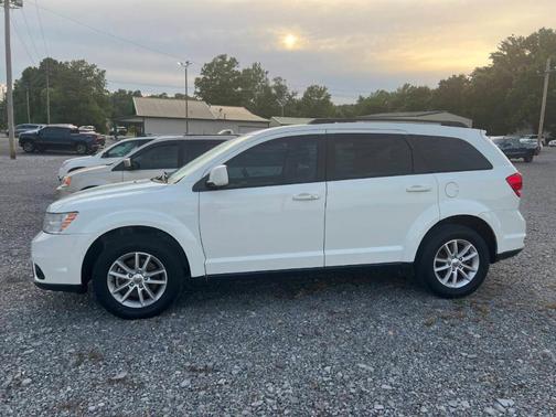 White 2015 Dodge Journey SXT