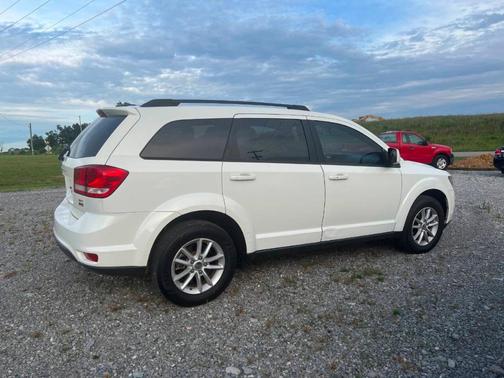 White 2015 Dodge Journey SXT