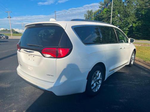 White 2020 Chrysler Pacifica Limited