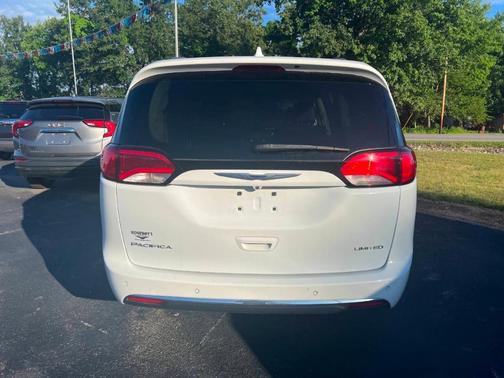 White 2020 Chrysler Pacifica Limited