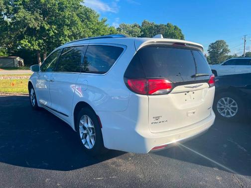 White 2020 Chrysler Pacifica Limited