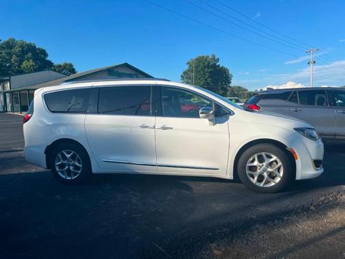 White 2020 Chrysler Pacifica Limited