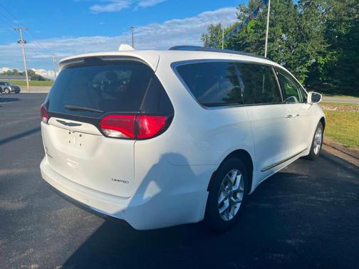White 2020 Chrysler Pacifica Limited
