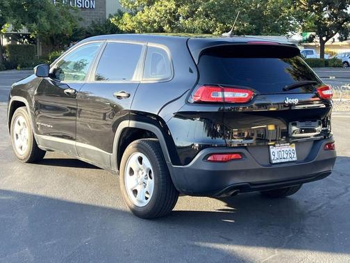 2017 Jeep Cherokee Sport