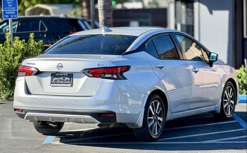 Brilliant Silver Metallic 2020 Nissan Versa 1.6 SV
