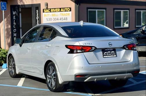 Brilliant Silver Metallic 2020 Nissan Versa 1.6 SV