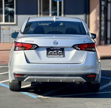 Brilliant Silver Metallic 2020 Nissan Versa 1.6 SV