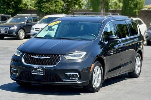 Charcoal 2022 Chrysler Pacifica Touring L
