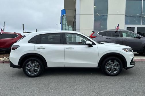 Platinum White Pearl 2026 Honda HR-V