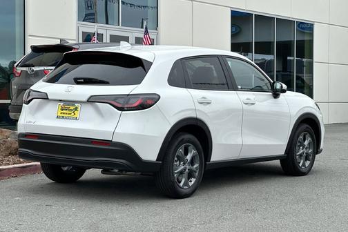 Platinum White Pearl 2026 Honda HR-V