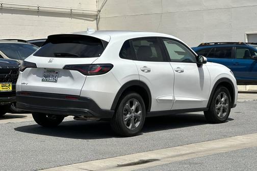 Platinum White Pearl 2026 Honda HR-V