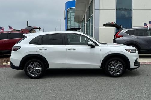 Platinum White Pearl 2026 Honda HR-V