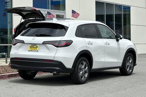 Platinum White Pearl 2026 Honda HR-V